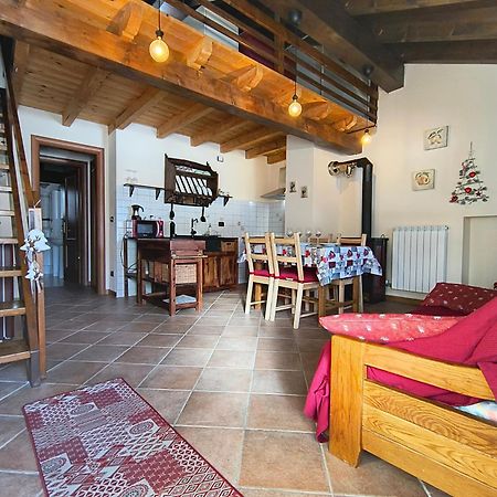 Petit Royal - Appartamento Charmant Per 6 Persone - Con Giardino E Balcone - Maisons De Charme Champoluc Ngoại thất bức ảnh