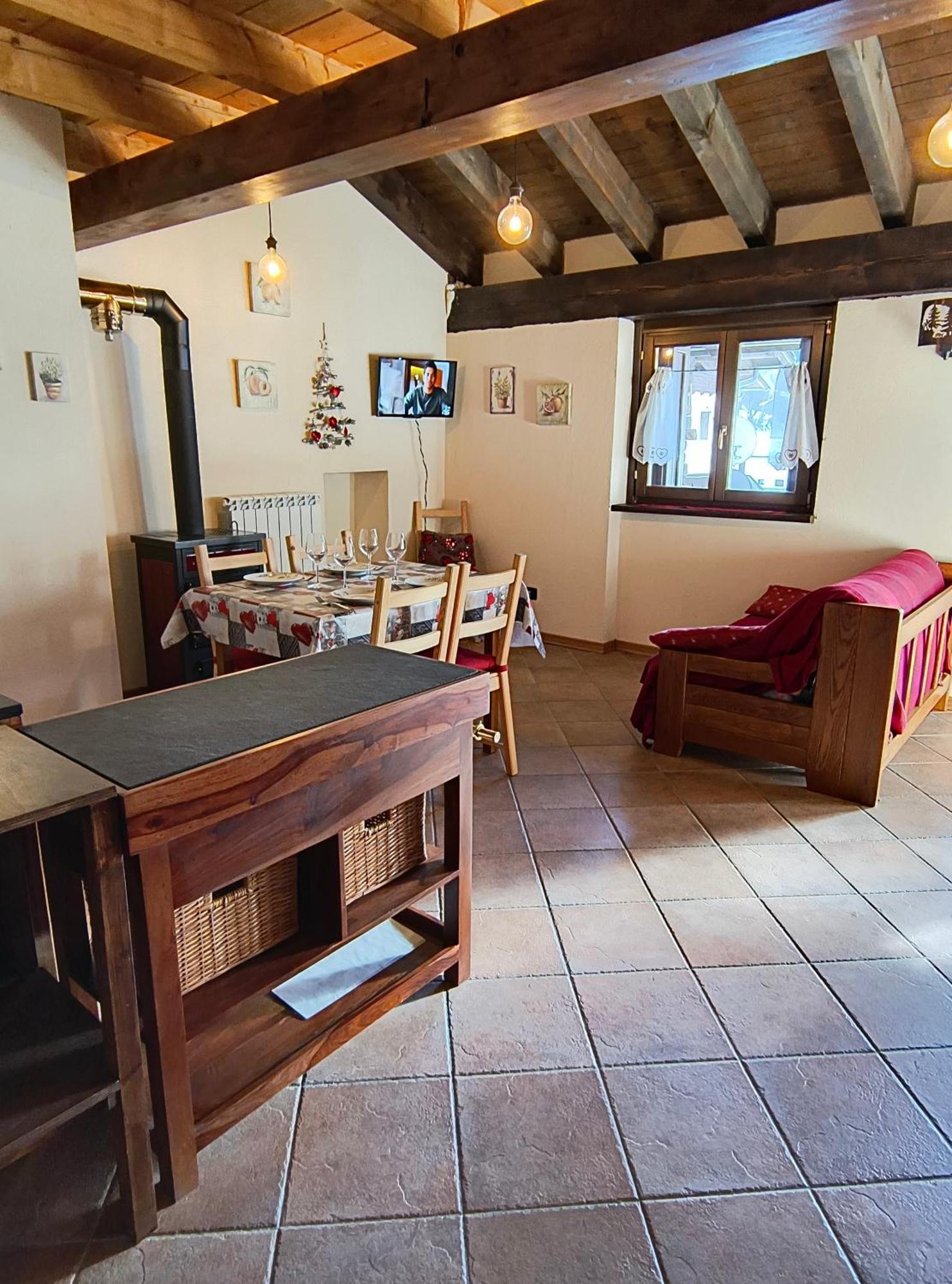 Petit Royal - Appartamento Charmant Per 6 Persone - Con Giardino E Balcone - Maisons De Charme Champoluc Ngoại thất bức ảnh