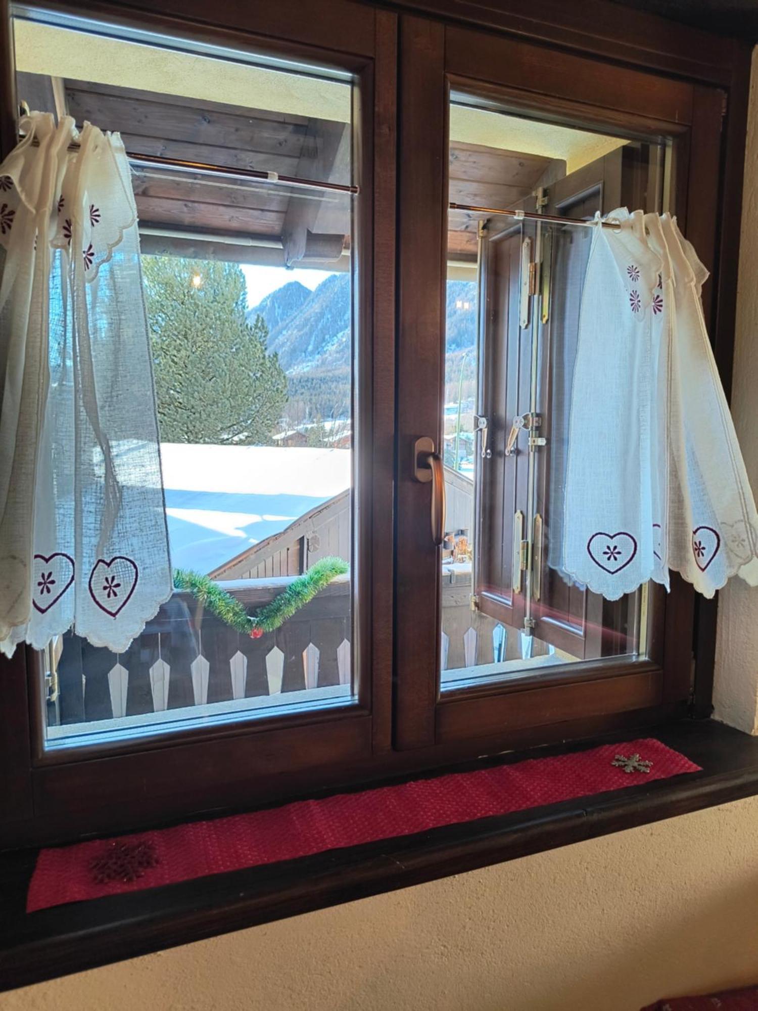 Petit Royal - Appartamento Charmant Per 6 Persone - Con Giardino E Balcone - Maisons De Charme Champoluc Ngoại thất bức ảnh